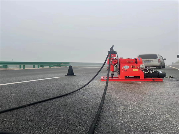 德兴马路路基路面开裂下沉注浆加固灌浆